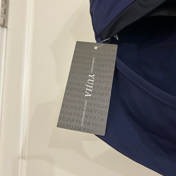 NWT Sports Bra Tank Top - Picture 3 of 3